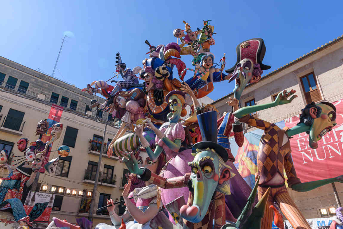 Valencia - fallas 2023 - 2 premio - falla plaza del Pilar - We will survive 08.jpg